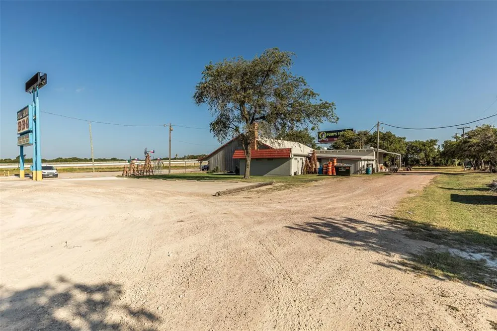 212 S Hickory Street Abbott, TX 76621