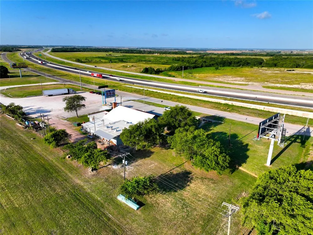 212 S Hickory Street Abbott, TX 76621
