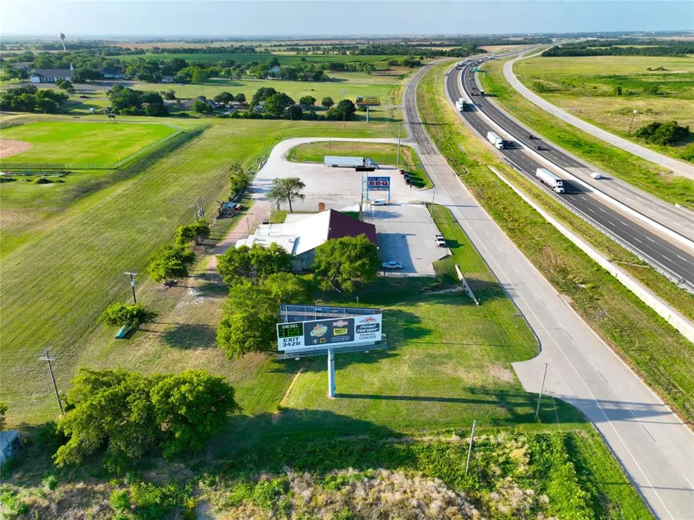 212 S Hickory Street Abbott, TX 76621