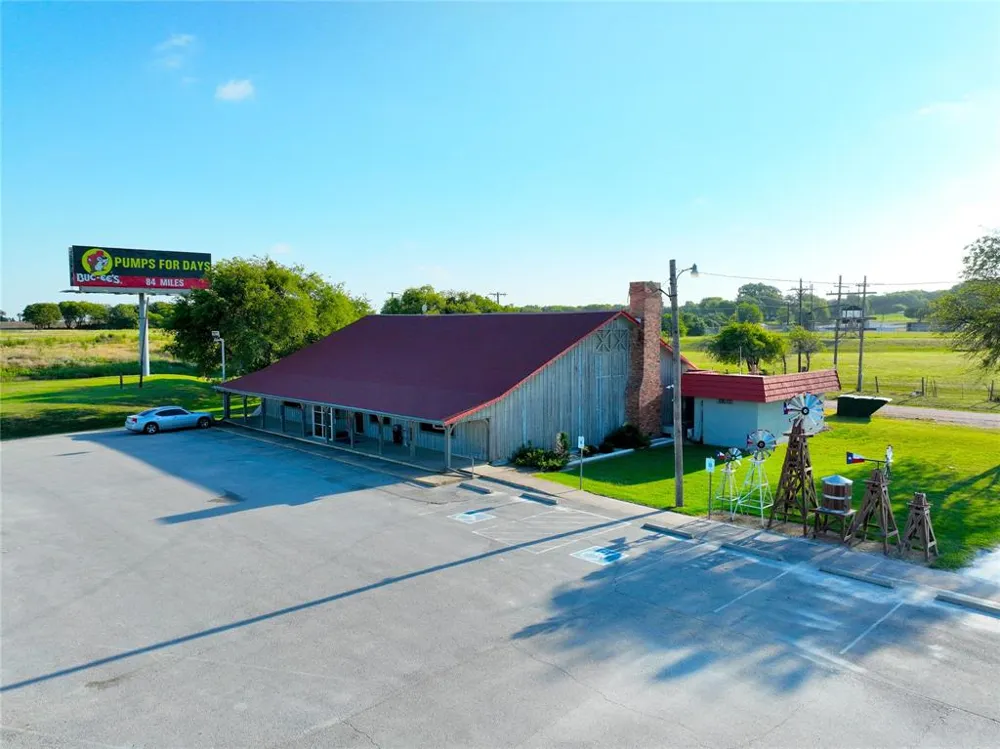 212 S Hickory Street Abbott, TX 76621