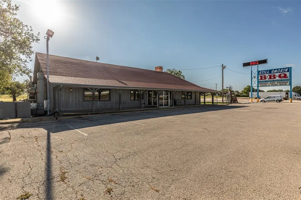 212 S Hickory Street Abbott, TX 76621