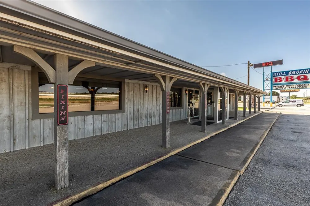 212 S Hickory Street Abbott, TX 76621
