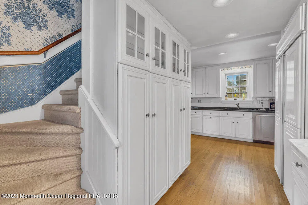 911 Middletown Lincroft Road Middletown, NJ 07748