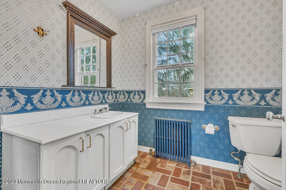 911 Middletown Lincroft Road Middletown, NJ 07748