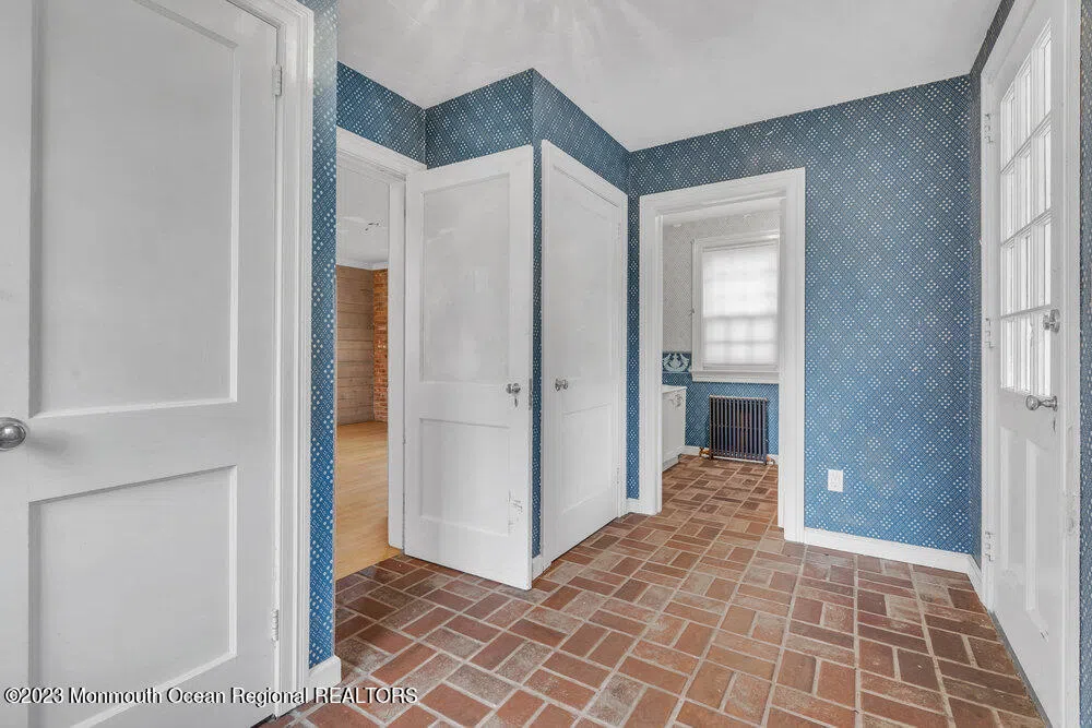 911 Middletown Lincroft Road Middletown, NJ 07748