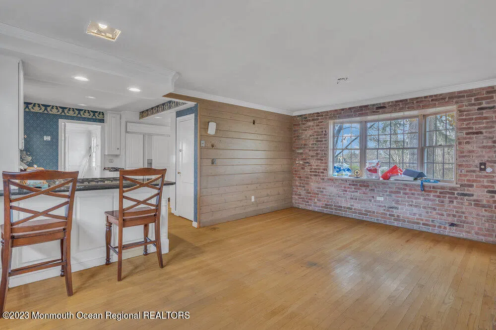 911 Middletown Lincroft Road Middletown, NJ 07748
