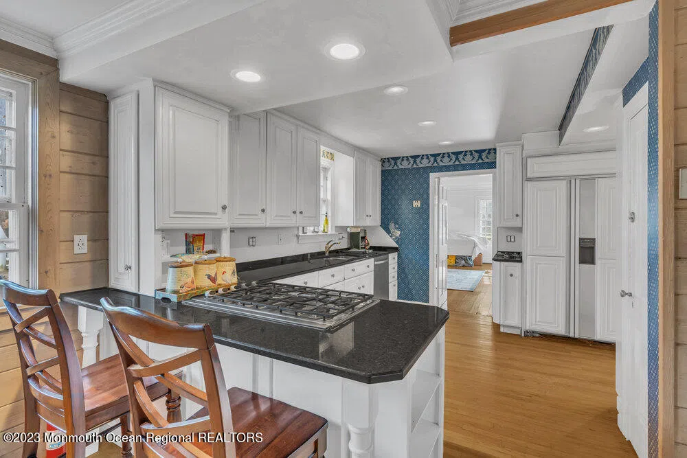 911 Middletown Lincroft Road Middletown, NJ 07748