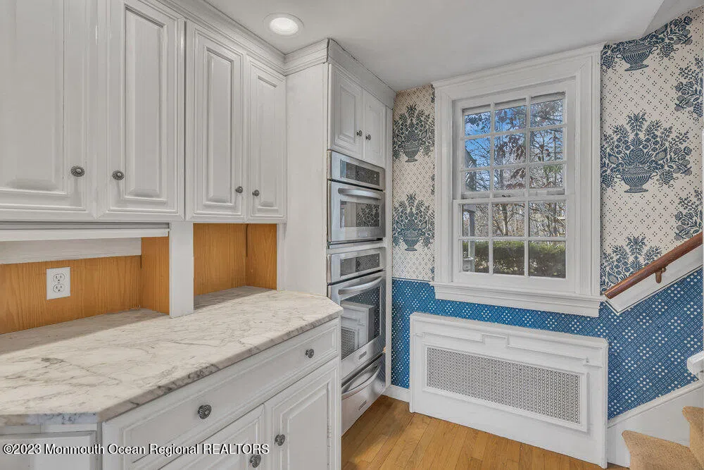 911 Middletown Lincroft Road Middletown, NJ 07748