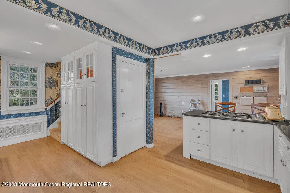 911 Middletown Lincroft Road Middletown, NJ 07748
