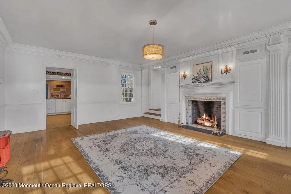 911 Middletown Lincroft Road Middletown, NJ 07748