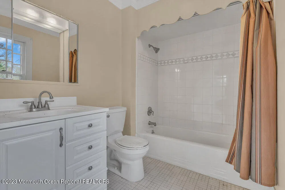 911 Middletown Lincroft Road Middletown, NJ 07748