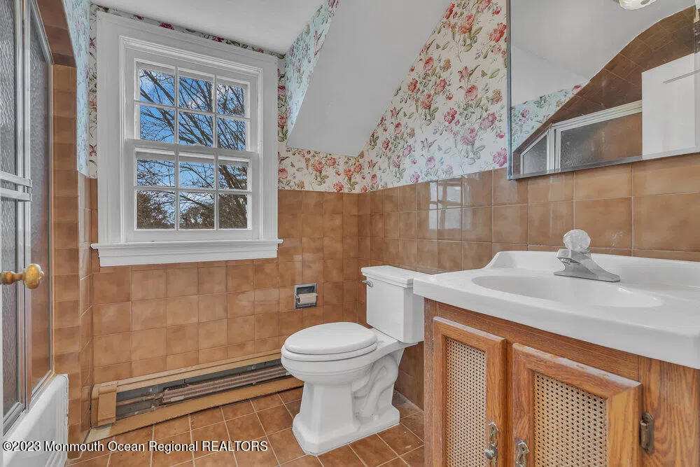 911 Middletown Lincroft Road Middletown, NJ 07748