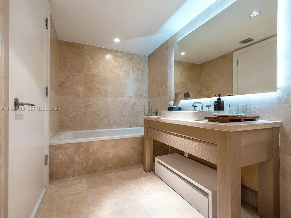 102 24th St #1006 Miami Beach, FL 33139