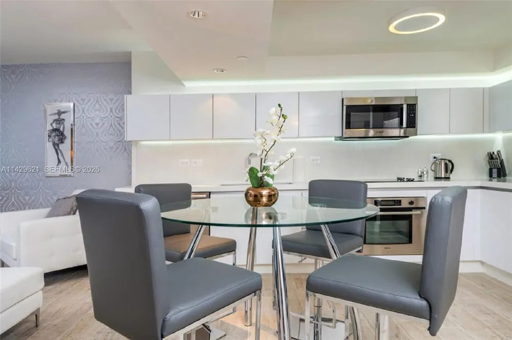 102 24th St #1108 Miami Beach, FL 33139