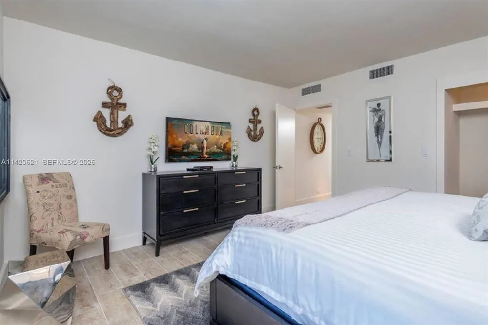 102 24th St #1108 Miami Beach, FL 33139