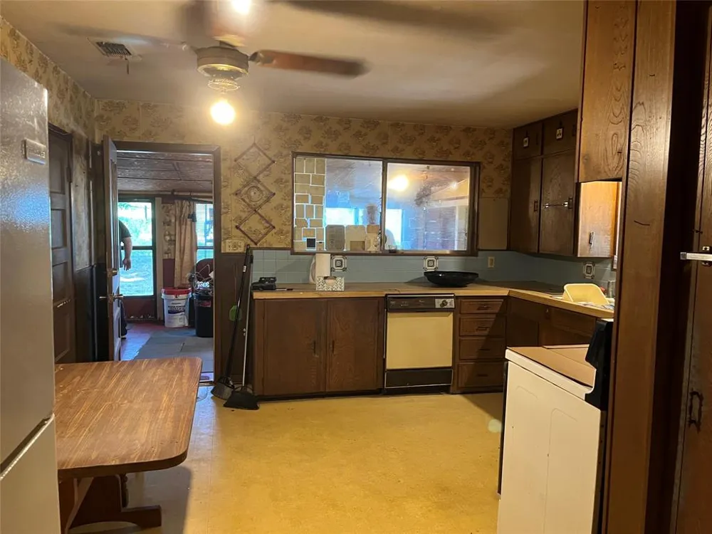 7687 Fm 17 Grand Saline, TX 75140