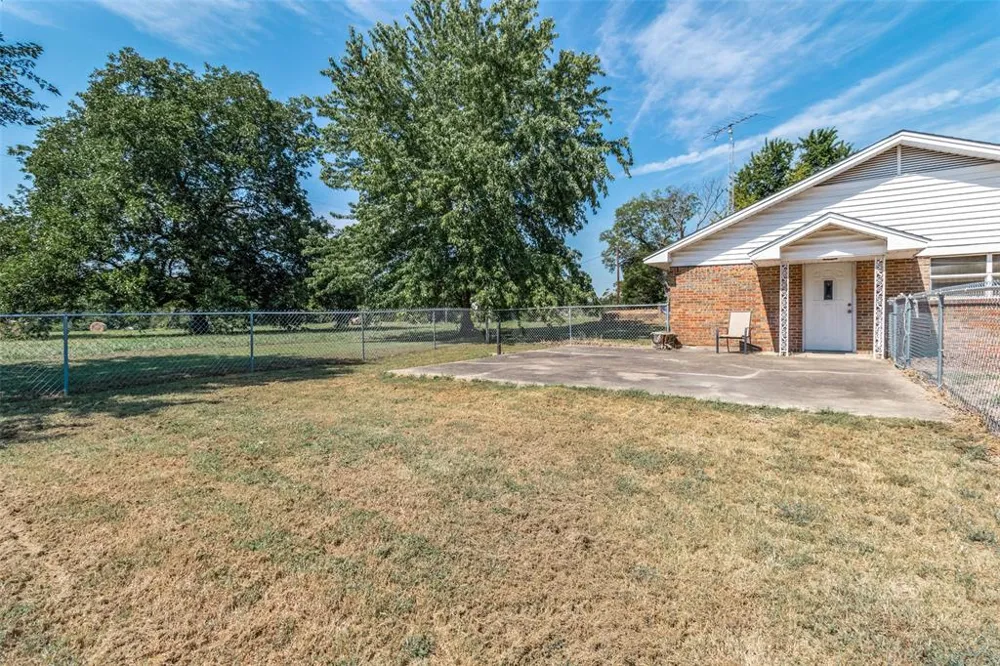 2102 County Road 2610 Bonham, TX 75418