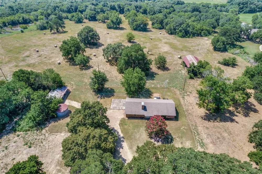 2102 County Road 2610 Bonham, TX 75418