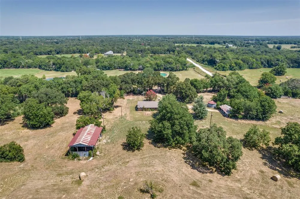 2102 County Road 2610 Bonham, TX 75418