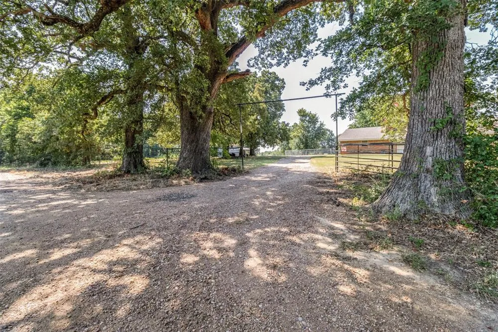 2102 County Road 2610 Bonham, TX 75418