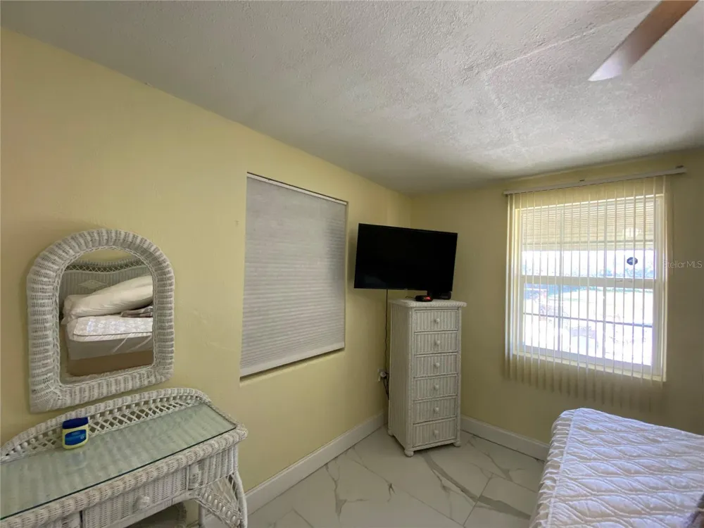 910 LAKE AVENUE Edgewater, FL 32132
