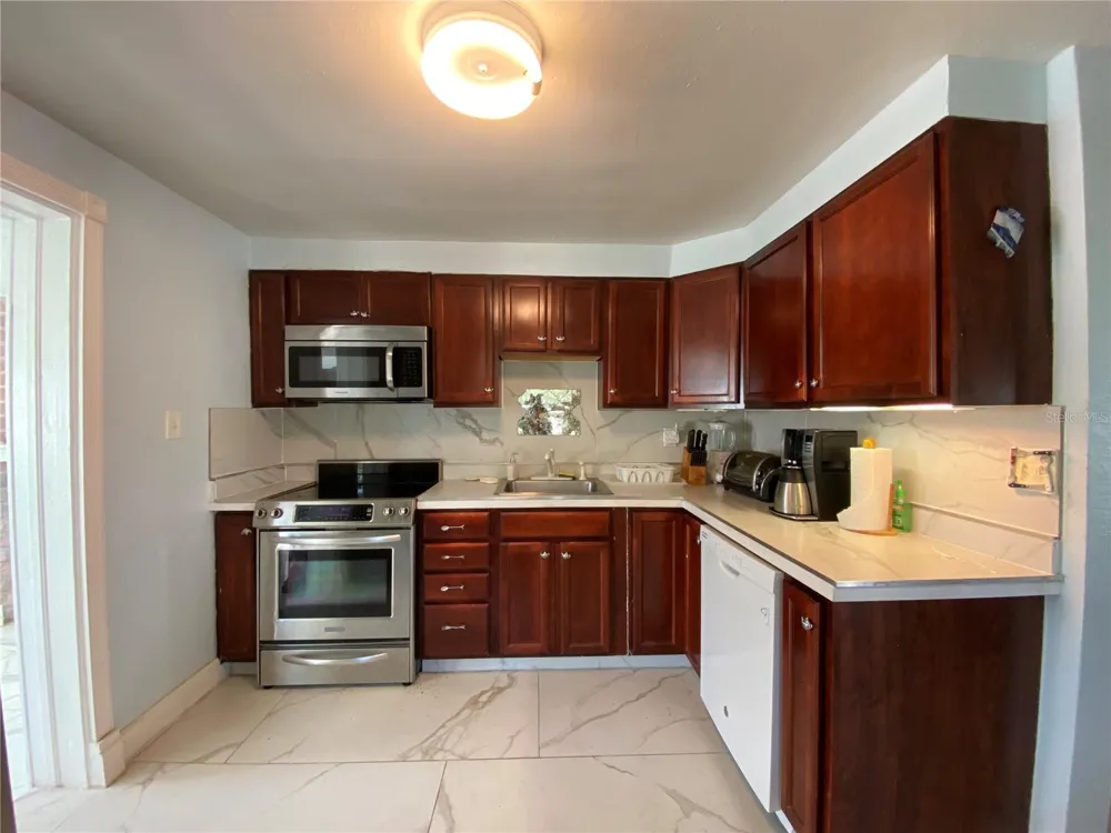 910 LAKE AVENUE Edgewater, FL 32132