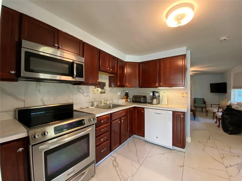 910 LAKE AVENUE Edgewater, FL 32132