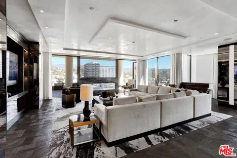 6250 Hollywood Boulevard #15A/B