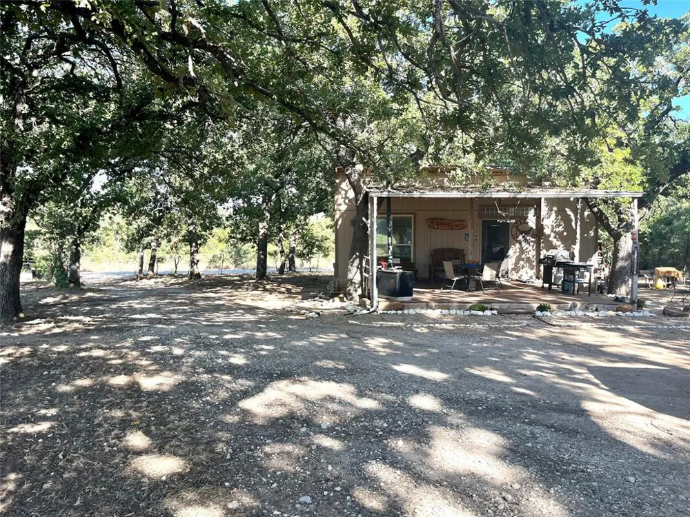 207 County Road 125 Comanche, TX 76442