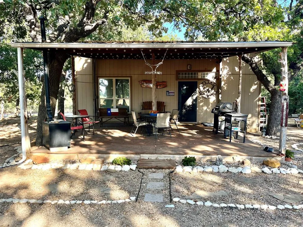 207 County Road 125 Comanche, TX 76442