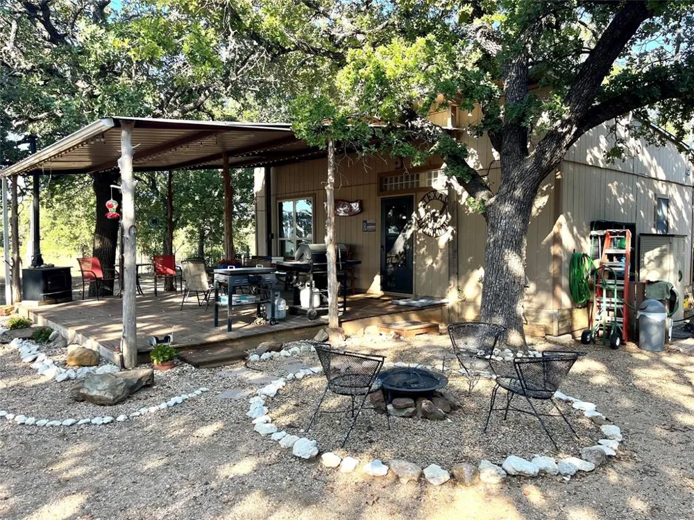 207 County Road 125 Comanche, TX 76442