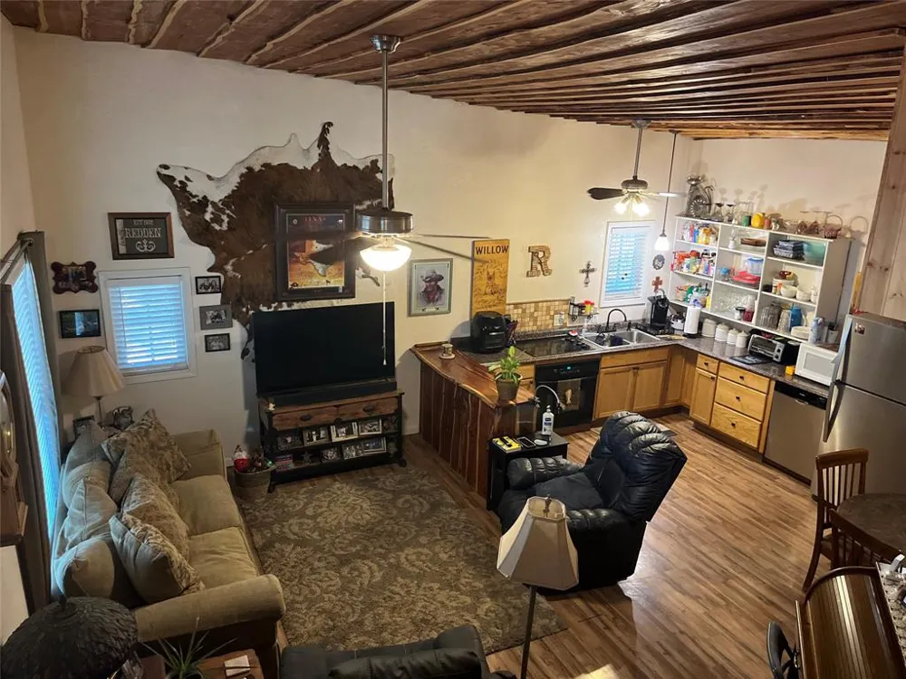 207 County Road 125 Comanche, TX 76442