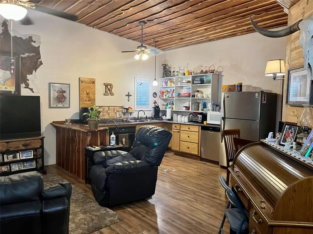 207 County Road 125 Comanche, TX 76442