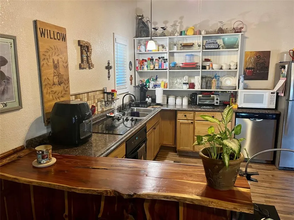 207 County Road 125 Comanche, TX 76442