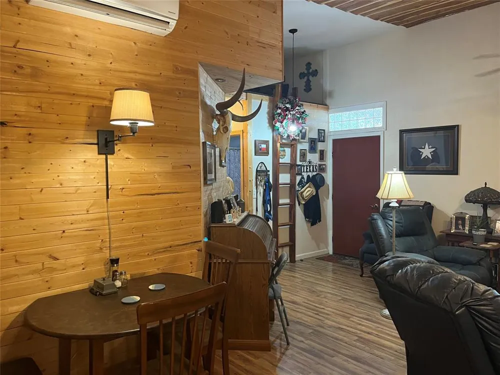 207 County Road 125 Comanche, TX 76442