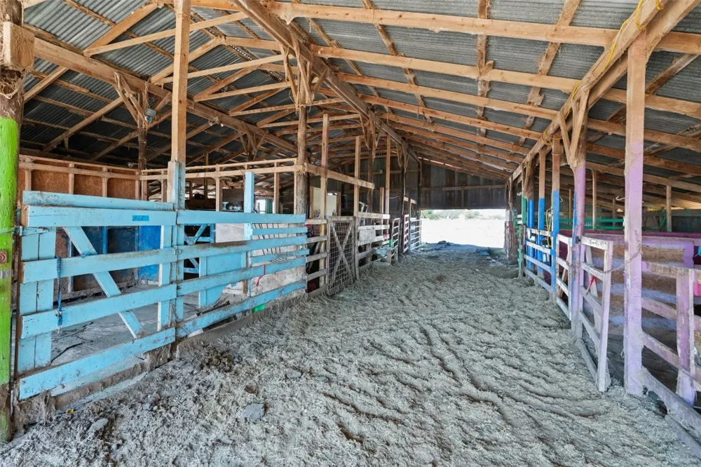 323 County Road 450 Thorndale, TX 76577