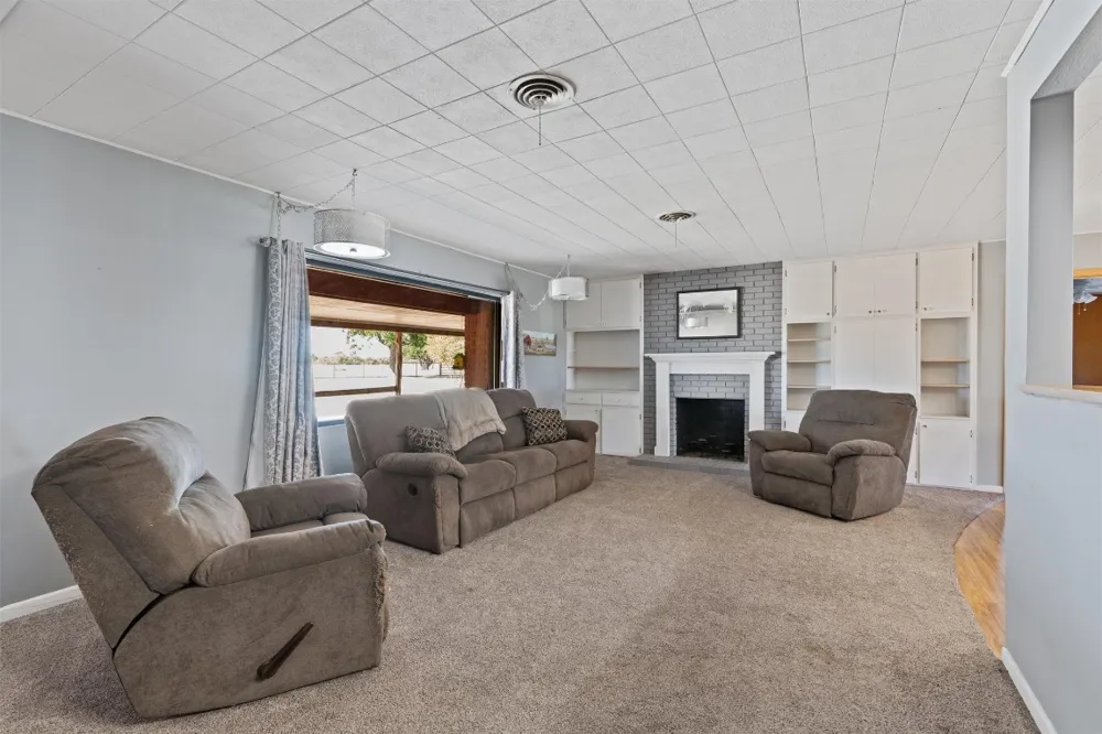 323 County Road 450 Thorndale, TX 76577