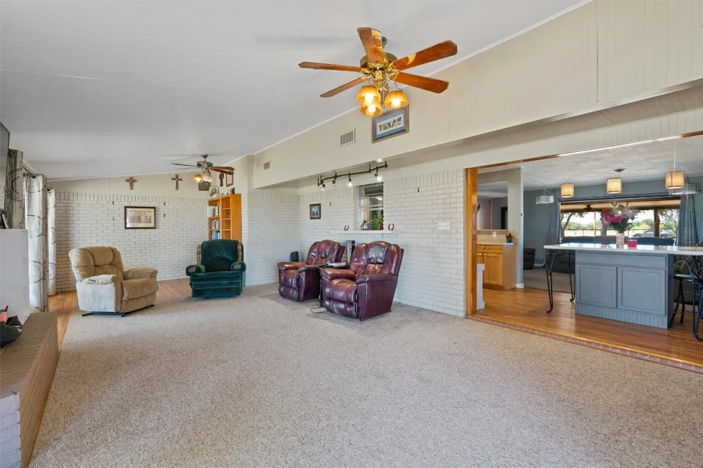 323 County Road 450 Thorndale, TX 76577