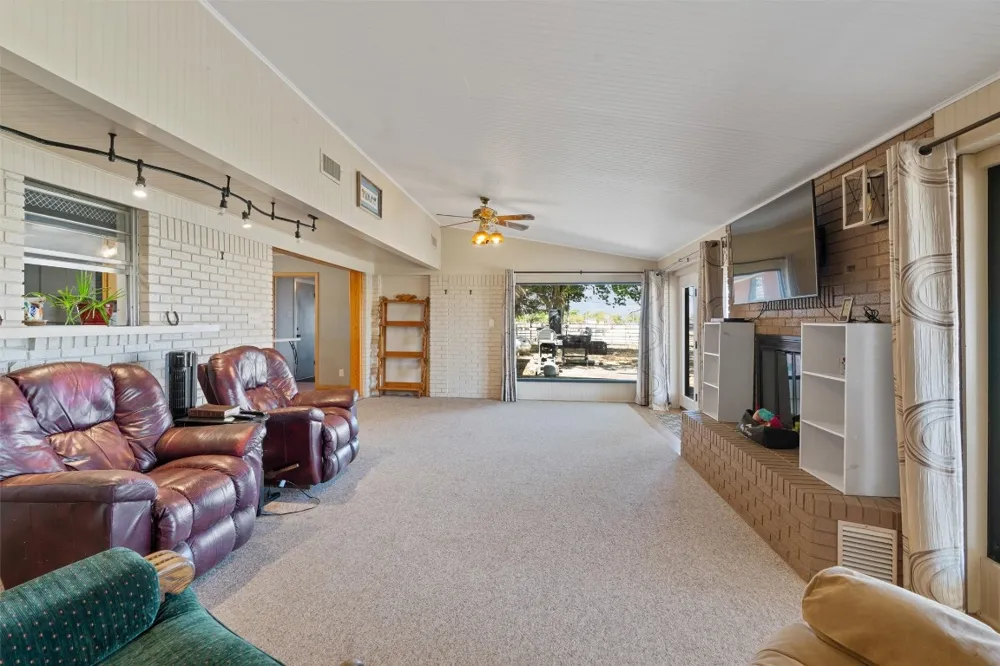 323 County Road 450 Thorndale, TX 76577