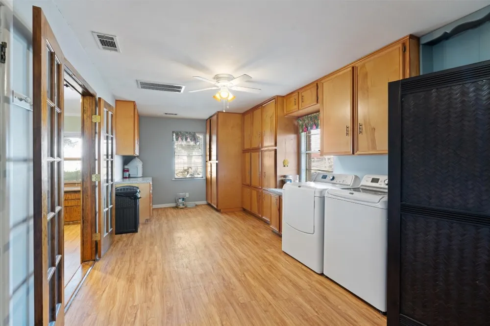 323 County Road 450 Thorndale, TX 76577