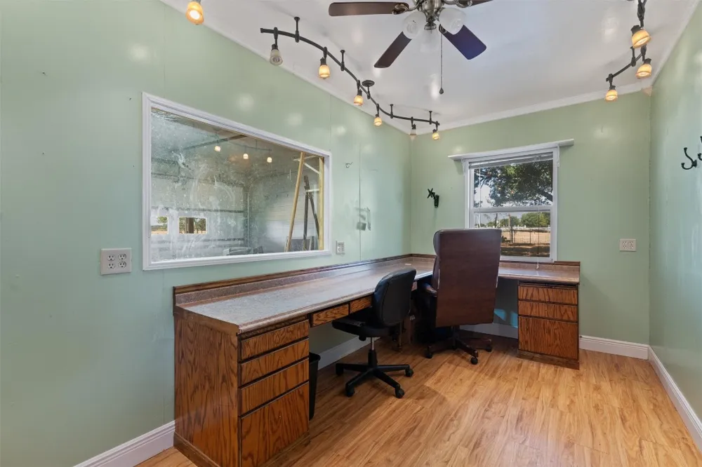323 County Road 450 Thorndale, TX 76577