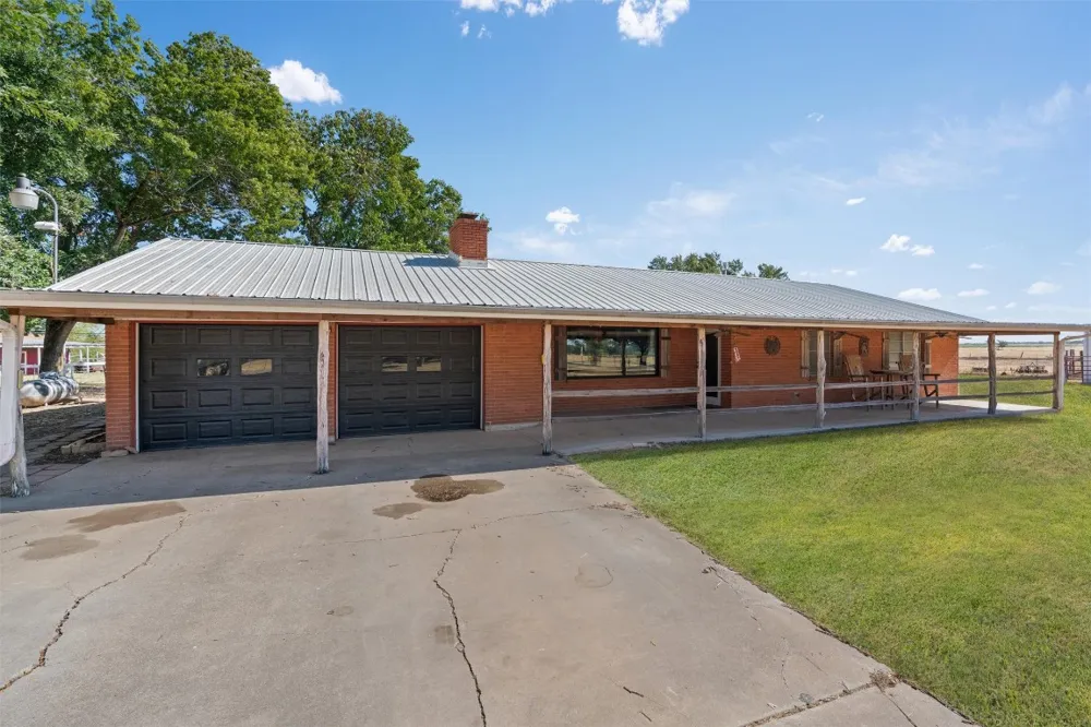 323 County Road 450 Thorndale, TX 76577