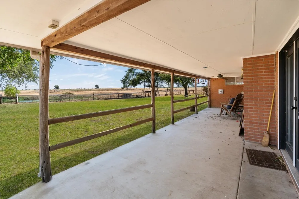 323 County Road 450 Thorndale, TX 76577