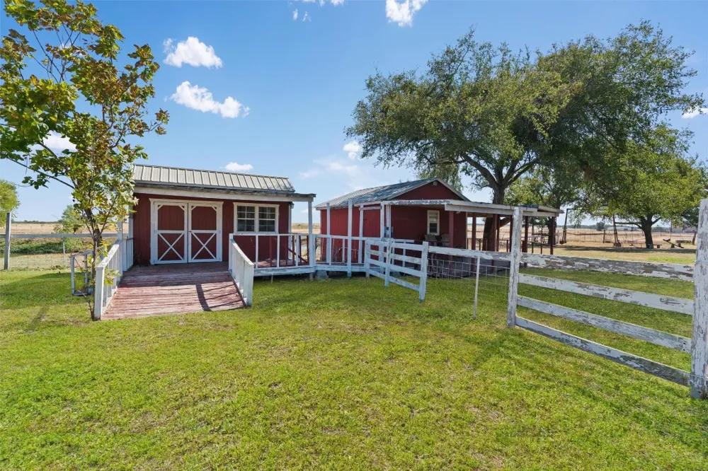 323 County Road 450 Thorndale, TX 76577