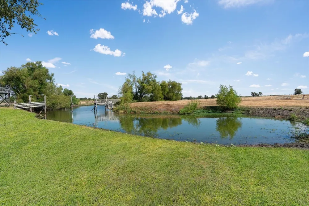 323 County Road 450 Thorndale, TX 76577