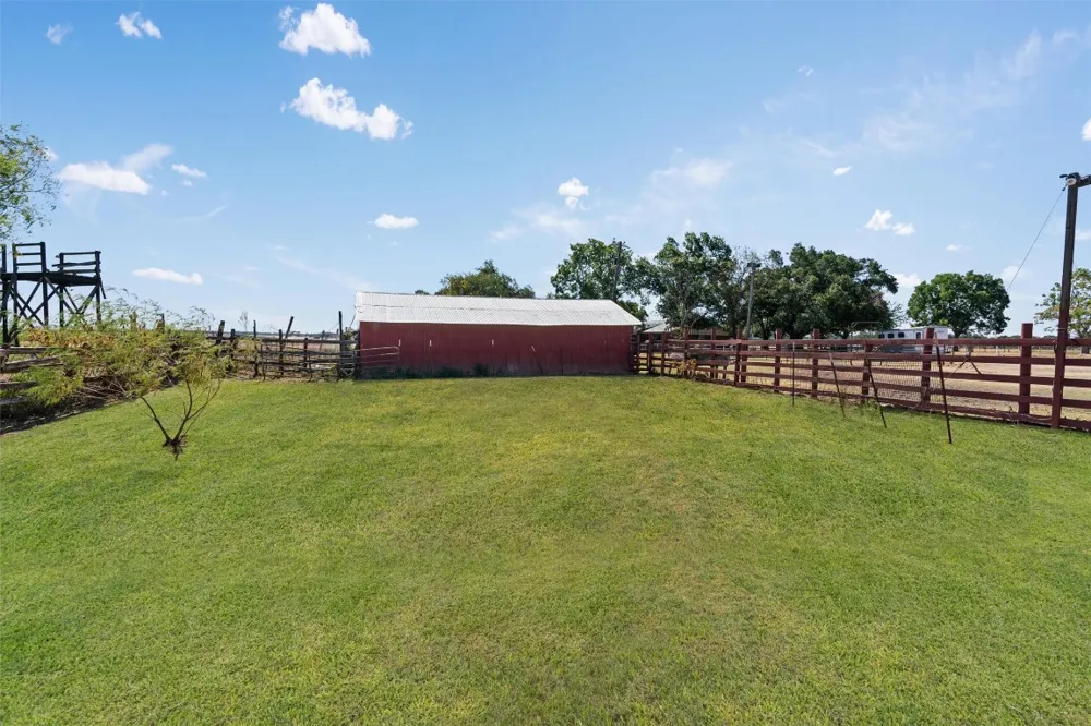 323 County Road 450 Thorndale, TX 76577