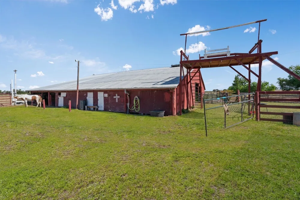 323 County Road 450 Thorndale, TX 76577