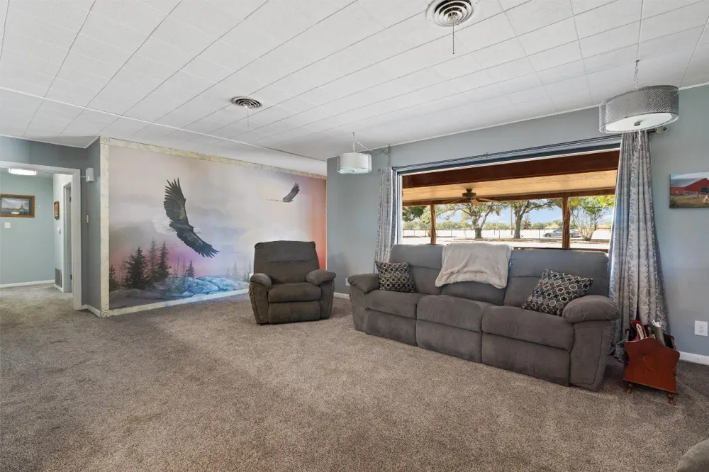 323 County Road 450 Thorndale, TX 76577