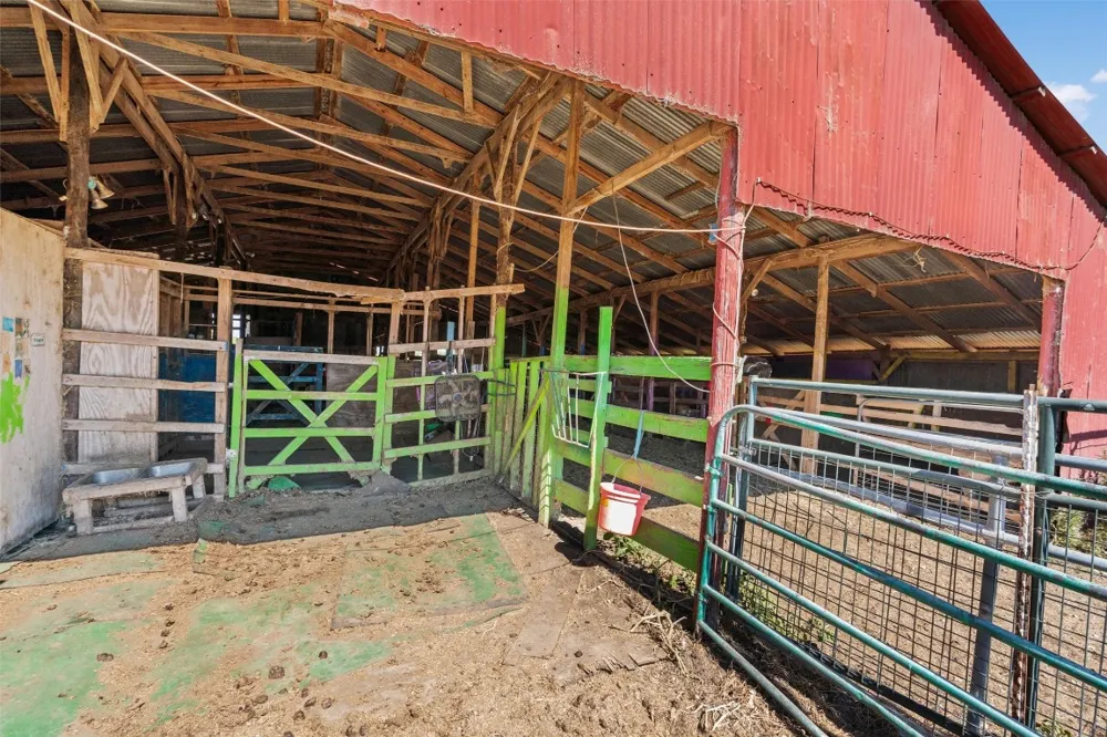 323 County Road 450 Thorndale, TX 76577