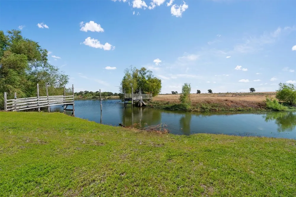 323 County Road 450 Thorndale, TX 76577